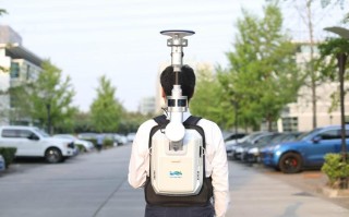 背包机器人如何实现背负与移动平衡？