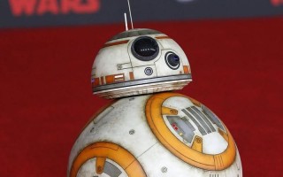 那个小机器人是谁？