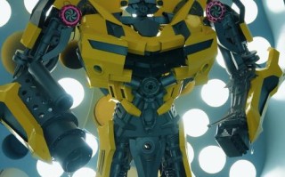 变形金刚5为何出现跳舞机器人？