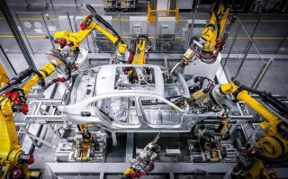 汽车生产中机器人如何实现精准作业？