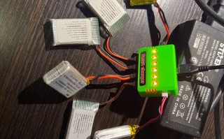 aee无人机电池怎么拆？