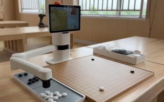 阿尔法机器人与谁对弈？