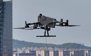 无人机如何实现空中悬停？