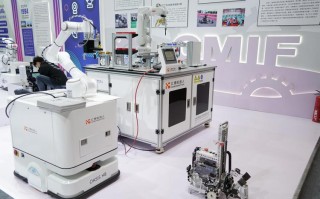 工业人工智能机器人代理如何赋能产业升级？