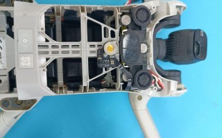 无人机机翼磨损是否保修？