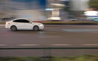 人工智能伺服对焦拍车，如何精准抓拍动态？