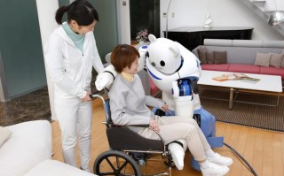 日本老人护理机器人能解决老龄化问题吗？