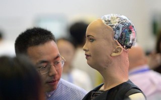 机器人公民索菲亚是精心骗局吗？