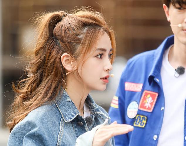 Angelababy机器人争霸，真人VS科技谁更胜一筹？-第1张图片-广州国自机器人