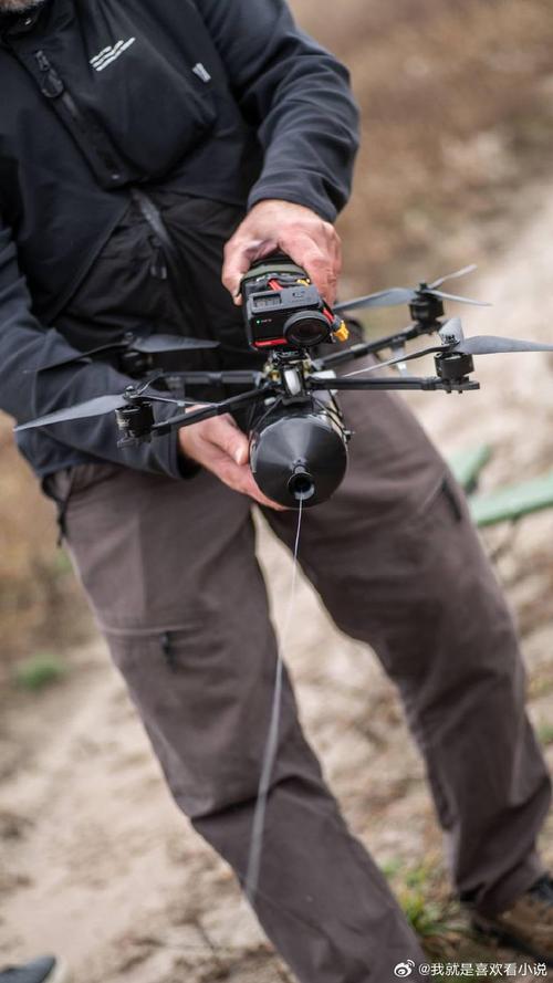 手套如何操控无人机？视频揭秘原理！-第2张图片-广州国自机器人