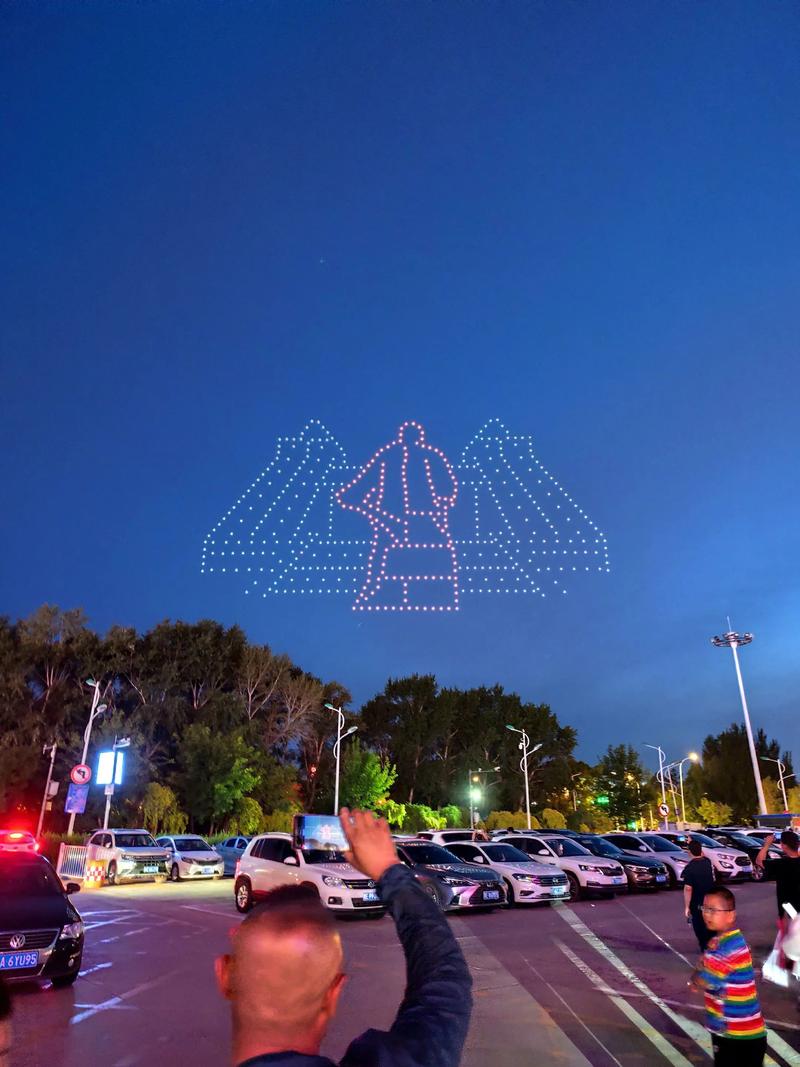 南京百台无人机灯光秀，如何点亮夜空？-第1张图片-广州国自机器人