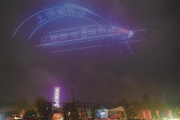 南京百台无人机灯光秀，如何点亮夜空？-第3张图片-广州国自机器人