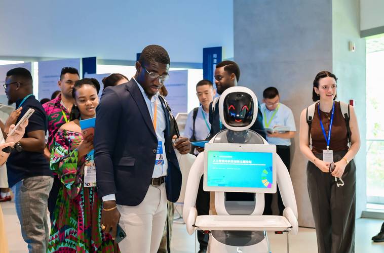 青少年人工智能发展论坛，如何赋能未来？-第2张图片-广州国自机器人