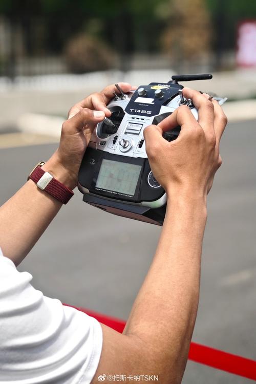 无人机配飞行眼镜摆摊，能行吗？-第2张图片-广州国自机器人