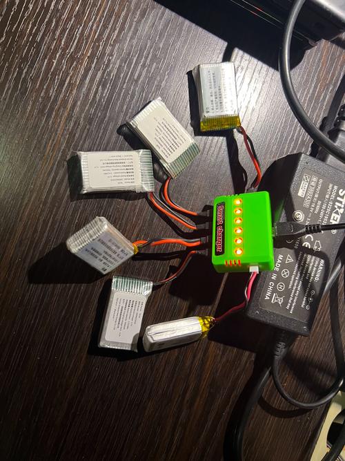 aee无人机电池怎么拆？-第1张图片-广州国自机器人