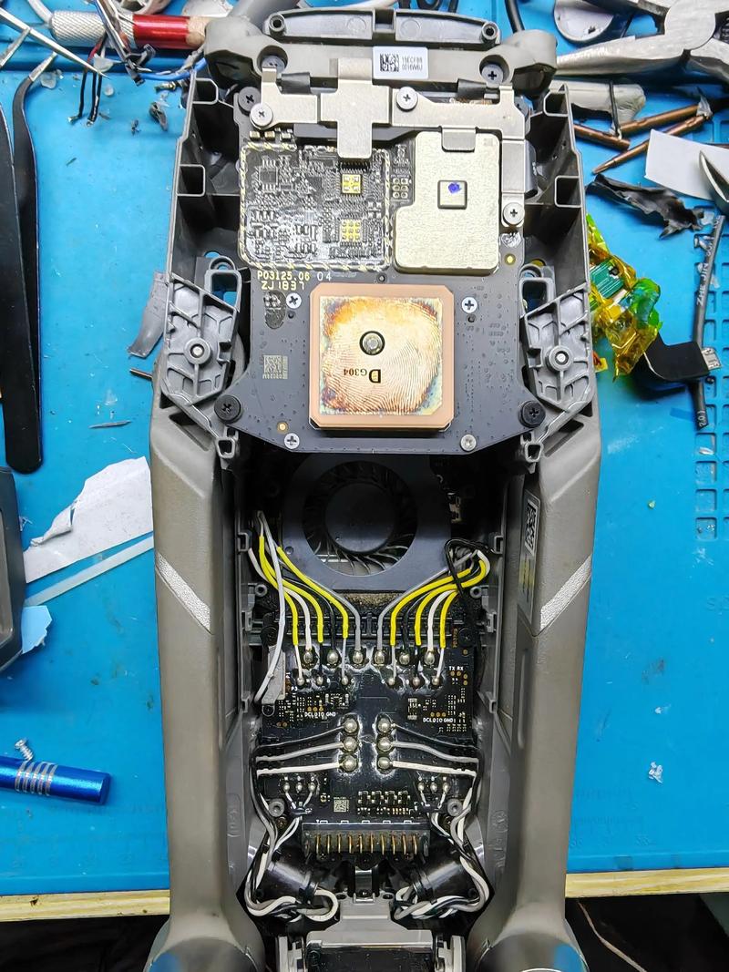 拆解大疆无人机.芯片-第2张图片-广州国自机器人