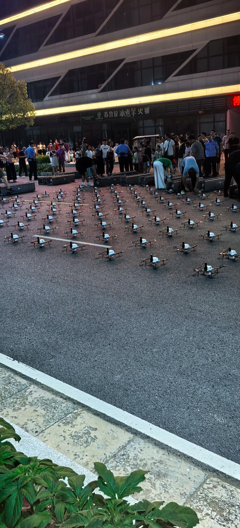 无人机 led现场直播-第2张图片-广州国自机器人