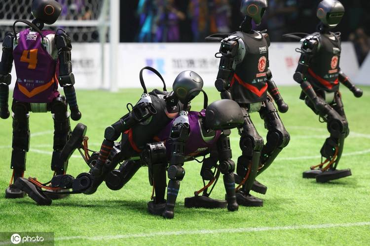 深圳足球机器人如何实现精准控球与配合？-第1张图片-广州国自机器人