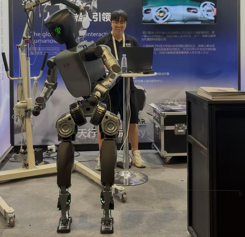 成都机器人2025高考如何应对？-第1张图片-广州国自机器人