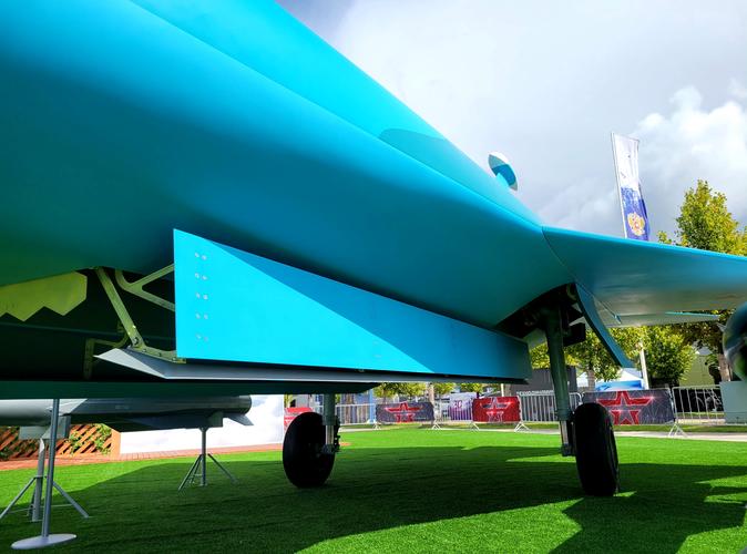 军事无人机飞行学院视频教啥飞行技巧？-第3张图片-广州国自机器人