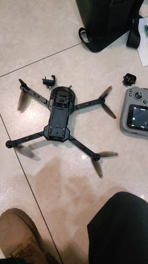 无人机频坠机，为何还有人敢玩？-第2张图片-广州国自机器人