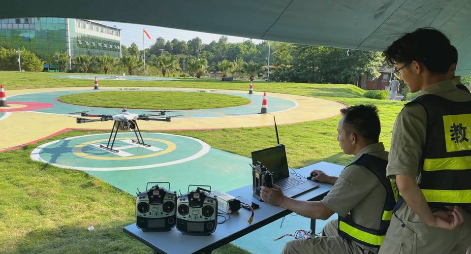 无人机打药培训如何快速上岗？-第1张图片-广州国自机器人