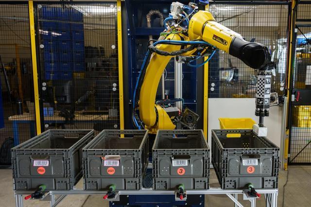 美国亚马逊分拣机器人如何提升效率？-第1张图片-广州国自机器人