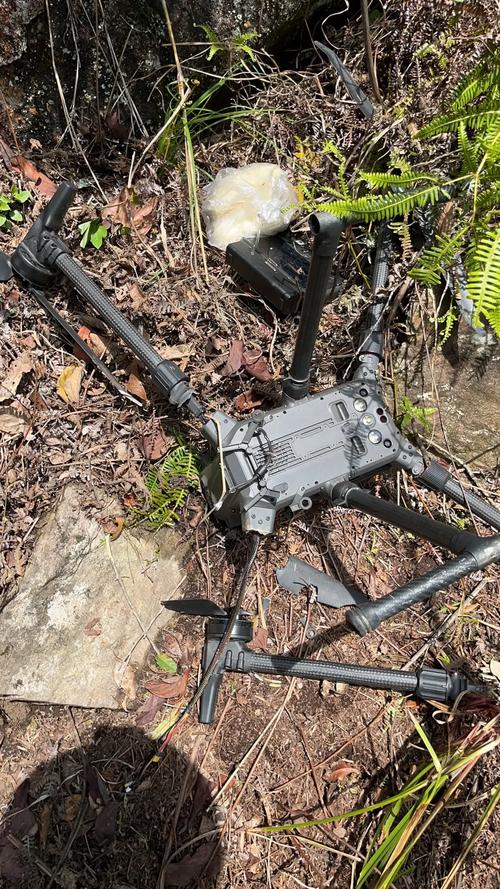 智能驱动爆炸无人机图片-第1张图片-广州国自机器人