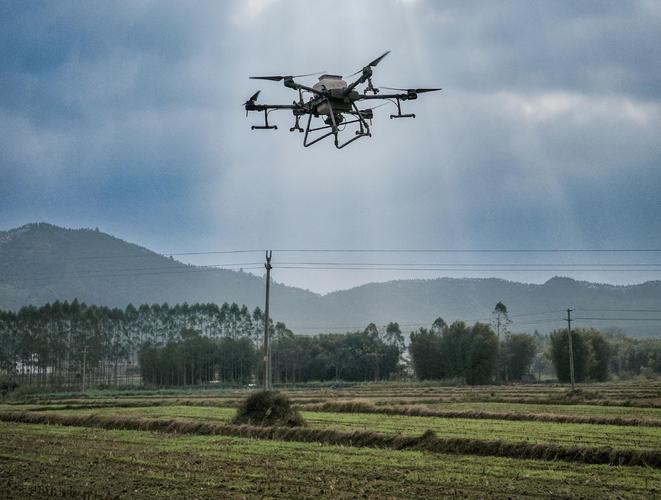 无人机喷洒农药智能农业-第3张图片-广州国自机器人