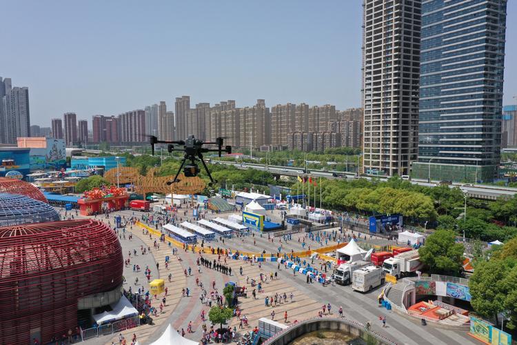 普宙无人机Byrd海报有何设计亮点？-第1张图片-广州国自机器人