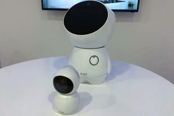 乐橙小忆机器人，哪款更适合家庭陪伴？-第1张图片-广州国自机器人