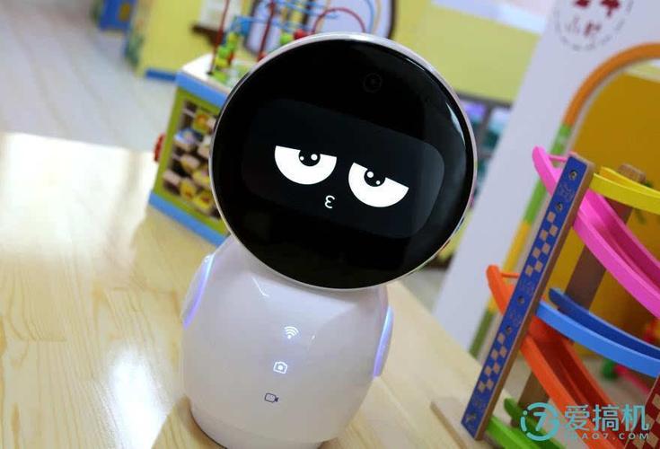 乐橙小忆机器人，哪款更适合家庭陪伴？-第3张图片-广州国自机器人