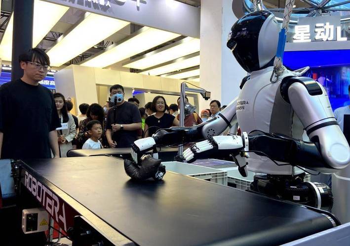 工业机器人与家庭机器人，差异究竟在何处？-第2张图片-广州国自机器人