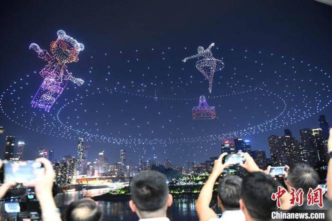 150架无人机如何表白重庆？-第1张图片-广州国自机器人