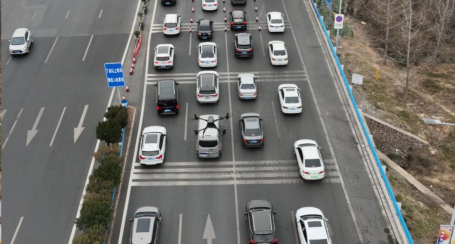 堵车 无人机 查看路况-第1张图片-广州国自机器人