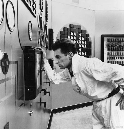 1950年谁首次提出人工智能概念？-第3张图片-广州国自机器人