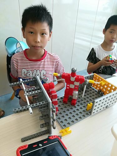 能力风暴机器人搭建如何培养孩子能力？-第2张图片-广州国自机器人