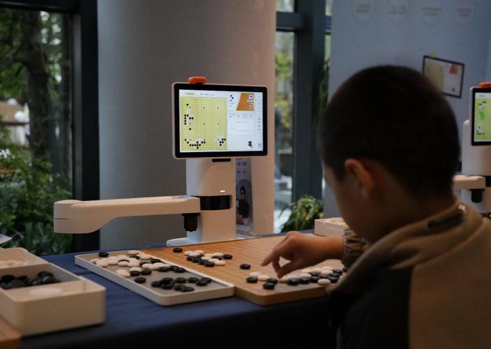 阿尔法机器人与谁对弈？-第2张图片-广州国自机器人