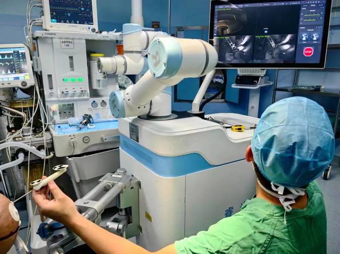 TUG机器人如何助力医院高效运转？-第1张图片-广州国自机器人