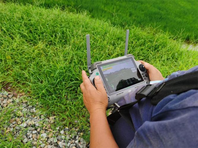 无人机打药生意好做吗?-第1张图片-广州国自机器人 无人机打药生意好做吗?-第1张图片-广州国自机器人