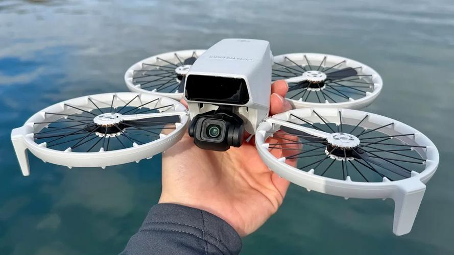 Snap便携折叠无人机，折叠后多小？续航多久？-第1张图片-广州国自机器人