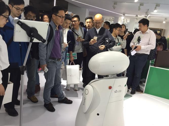 克路德机器人在机场有哪些应用场景?-第1张图片-广州国自机器人 克路德机器人在机场有哪些应用场景?-第1张图片-广州国自机器人