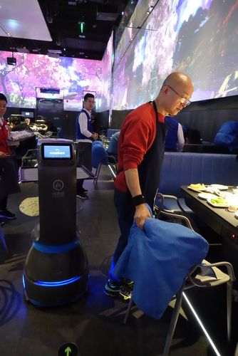 海底捞机器人登陆成都,服务体验如何?-第2张图片-广州国自机器人 海底捞机器人登陆成都,服务体验如何?-第2张图片-广州国自机器人