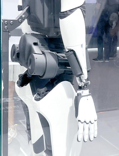 WAIC如何定义人工智能新边界？-第1张图片-广州国自机器人