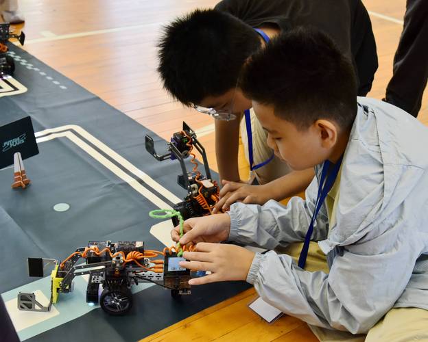 机器人2025年数学能力能超越人类吗？-第1张图片-广州国自机器人