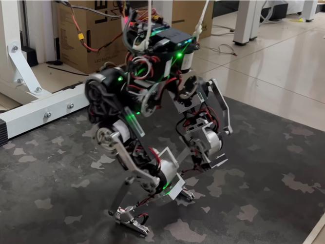 Atlas双足机器人如何实现复杂动态动作？-第2张图片-广州国自机器人