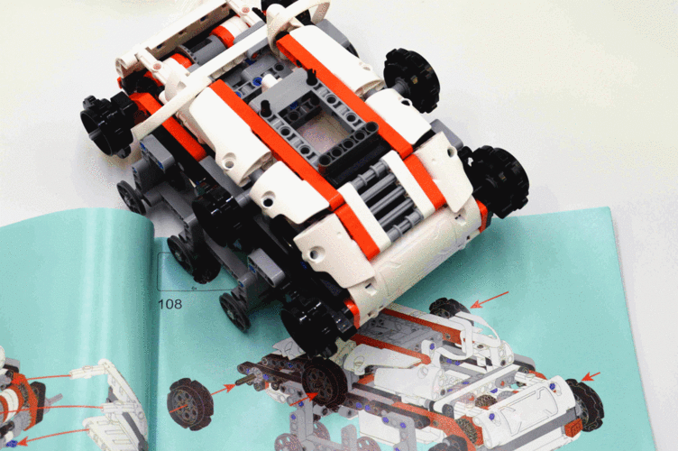 积木机器人履带机甲怎么拼搭更灵活？-第1张图片-广州国自机器人