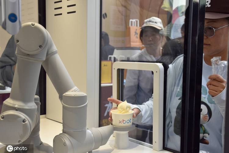 机器人会做冰淇淋？美的有何黑科技？-第2张图片-广州国自机器人