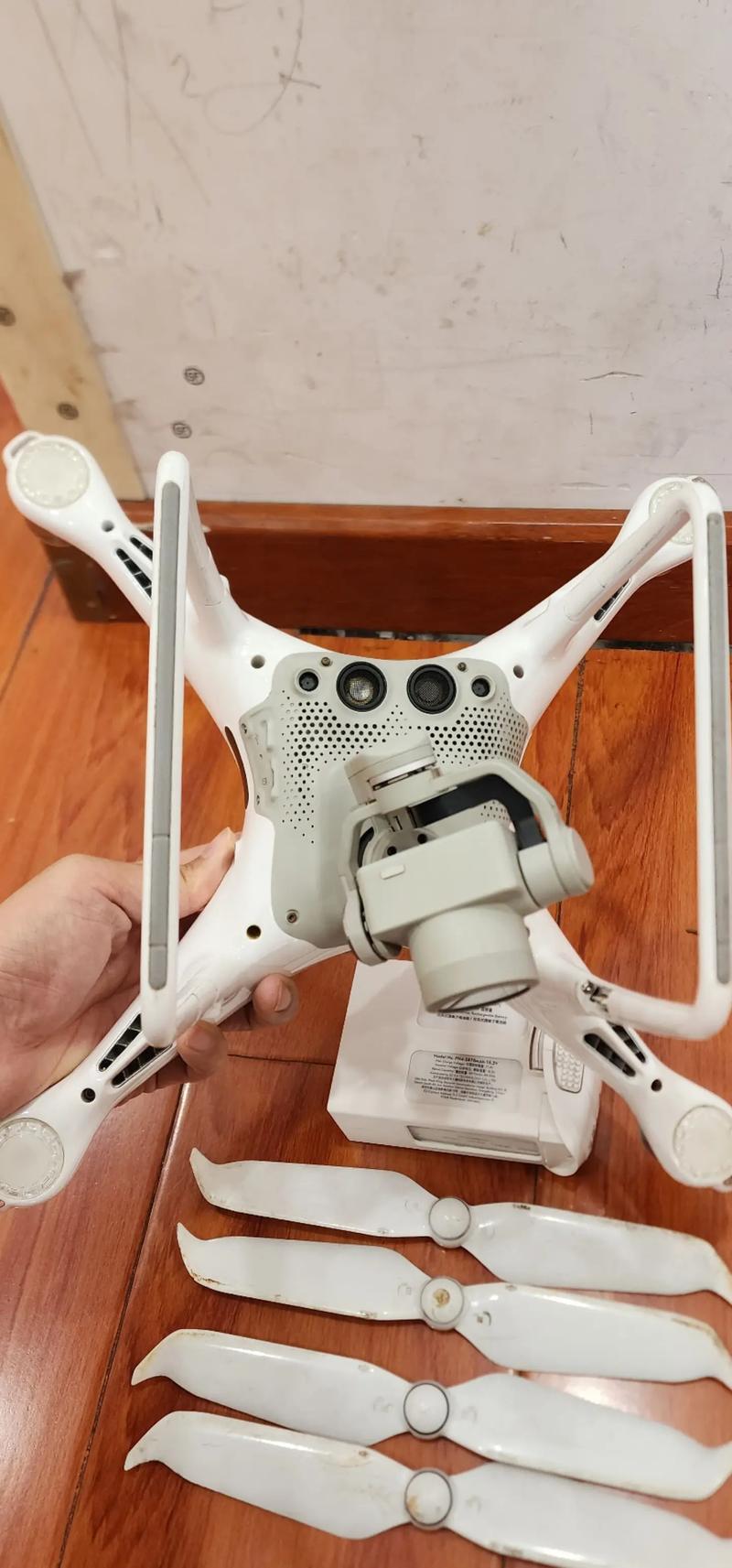 大疆无人机精灵4落水-第2张图片-广州国自机器人