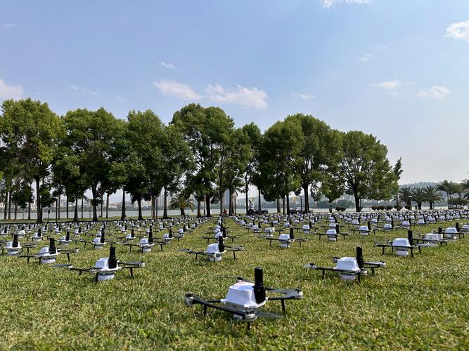 无人机怎么拍集体照片-第3张图片-广州国自机器人